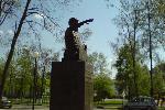 Памятник с защитой от голубей